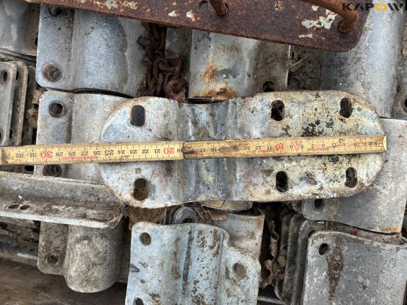 Prison grid + various cattle equipment 21