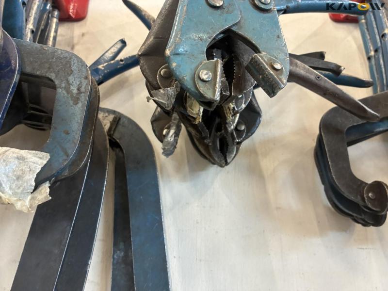 Fixed holding tools, chains and trestles 12