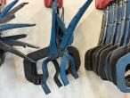 Fixed holding tools, chains and trestles 10