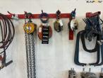 Fixed holding tools, chains and trestles 22