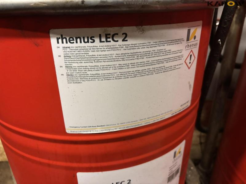 Grease with pump and cart 16