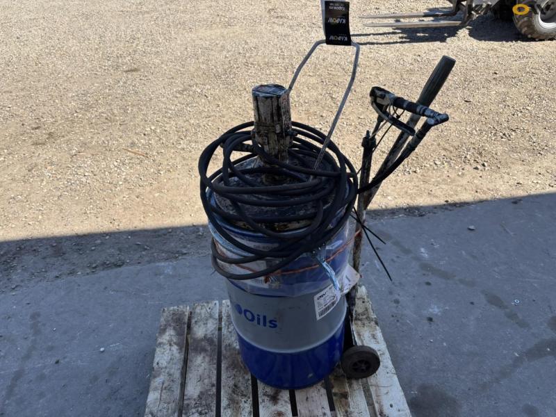 Grease with compressed air pump 5