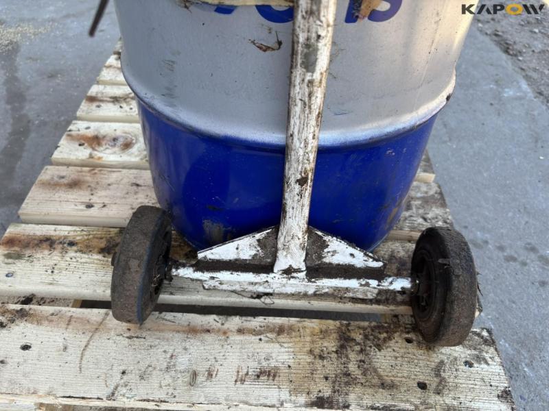 Grease with compressed air pump 8