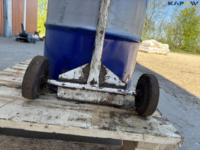 Grease with compressed air pump 9