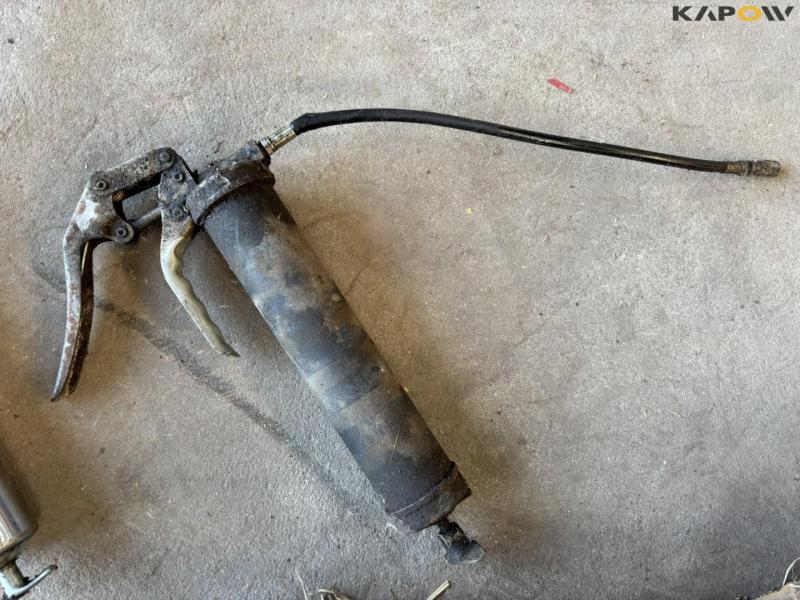 Grease and grease guns 10