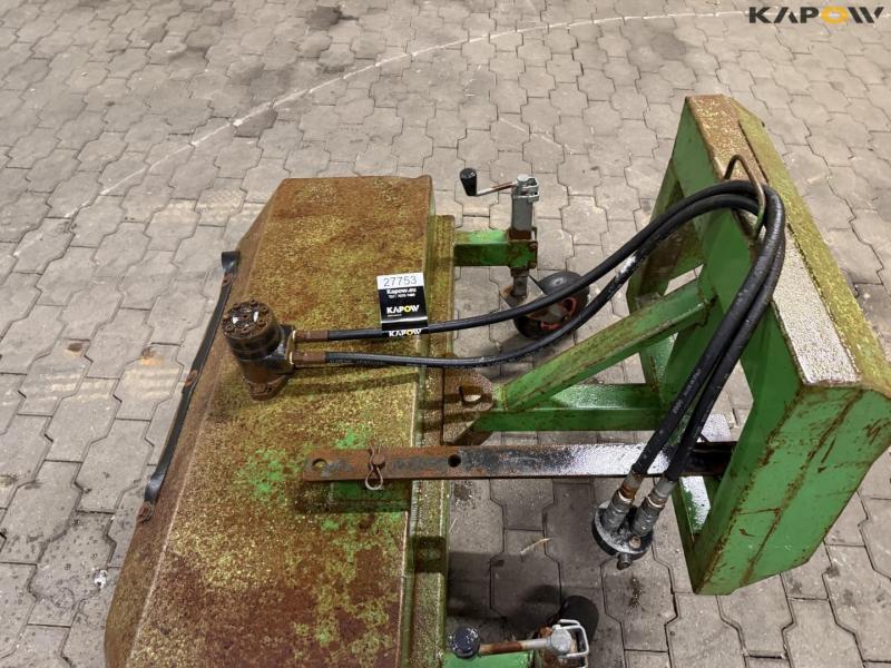 Sweeping broom with Thaler hitch 10