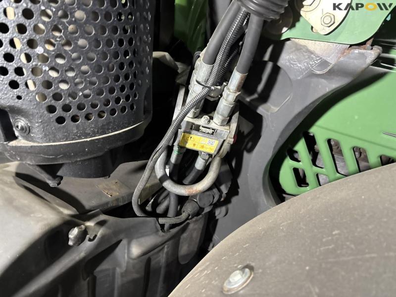 Fendt 516 Vario tractor with front loader 30