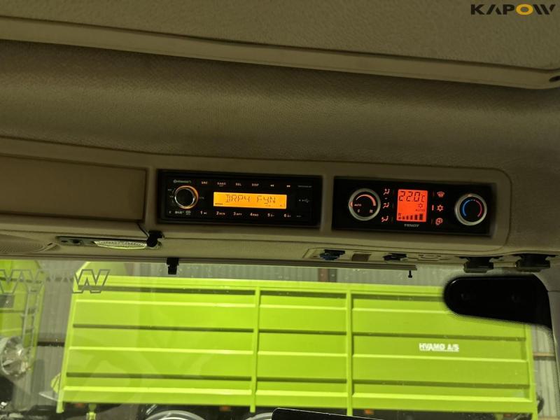 Fendt 516 Vario tractor with front loader 72