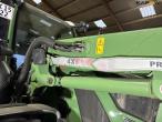 Fendt 516 Vario tractor with front loader 26