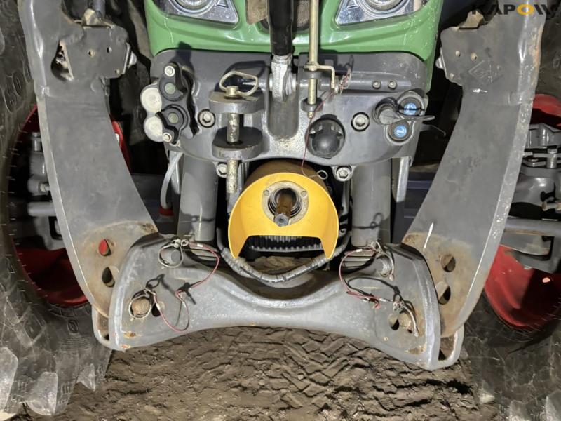 Fendt 724 Vario tractor 11