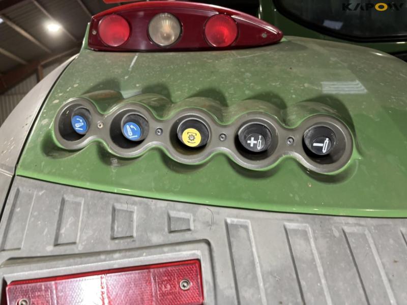 Fendt 724 Vario tractor 26