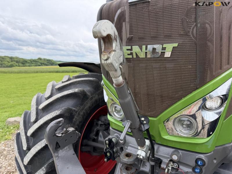 Fendt 828 vario tractor 18