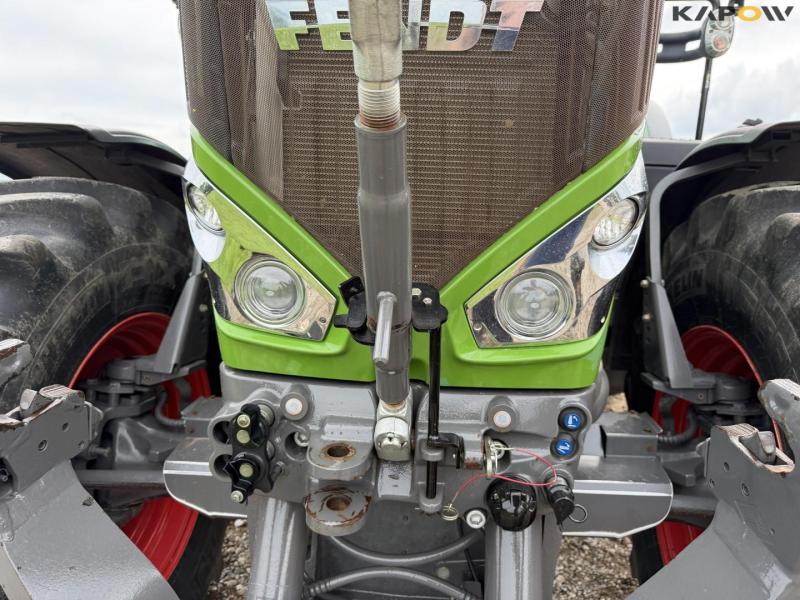 Fendt 828 vario tractor 19