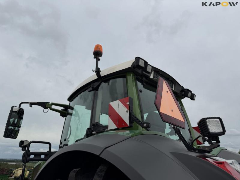 Fendt 828 vario tractor 31
