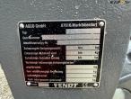 Fendt 828 vario tractor 98