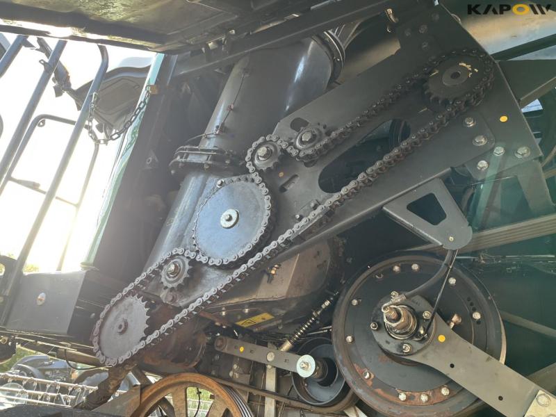 Fendt 9490X combine harvester with 35-foot header 58