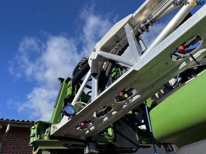 Fendt Rogator 344 trailer sprayer with 24 meter boom 45