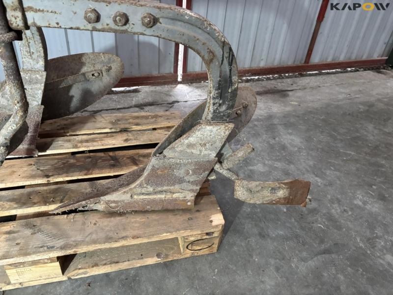 Ferguson MHF/L 2 furrow plough 17