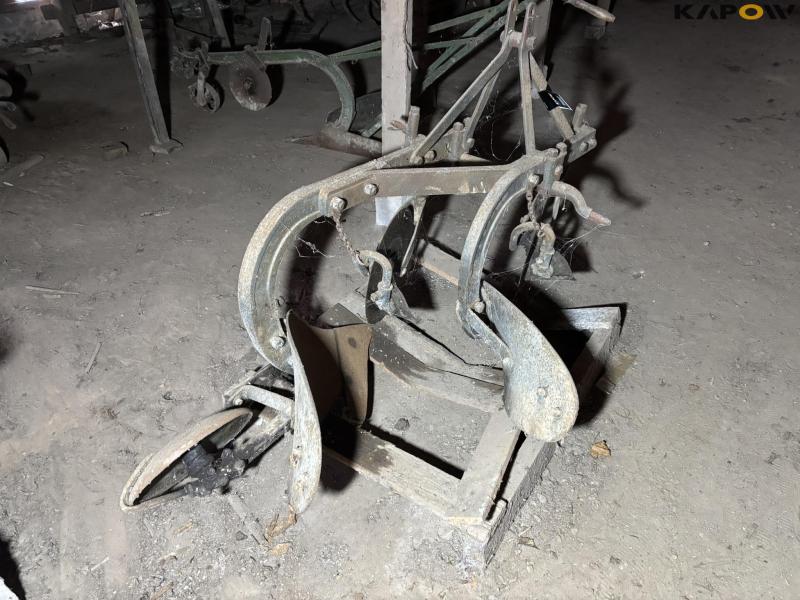 Ferguson plow 2 feet 5