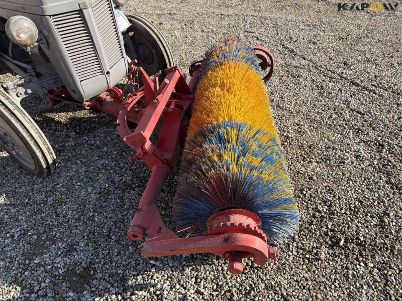 Ferguson TEA20 tractor with broom 35