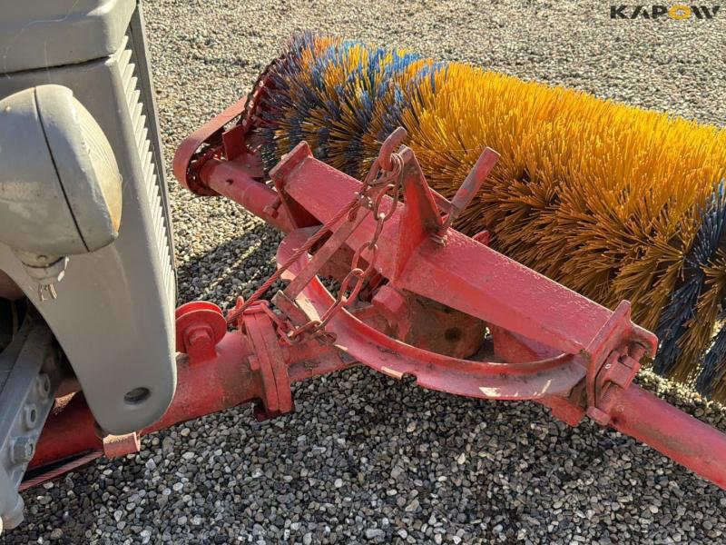 Ferguson TEA20 tractor with broom 40