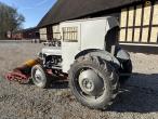 Ferguson TEA20 tractor with broom 7