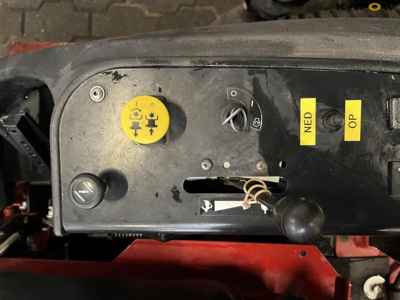 Ferris ISX800 lawn mower 15