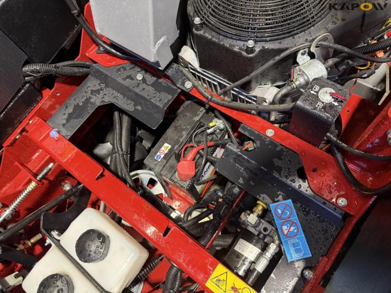 Ferris ZT 3300 ISX zero turn lawn mower - New 31