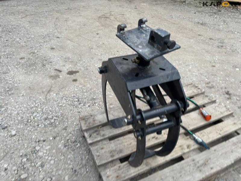 FHM ZD50 forestry grapple with mini excavator hitch 3