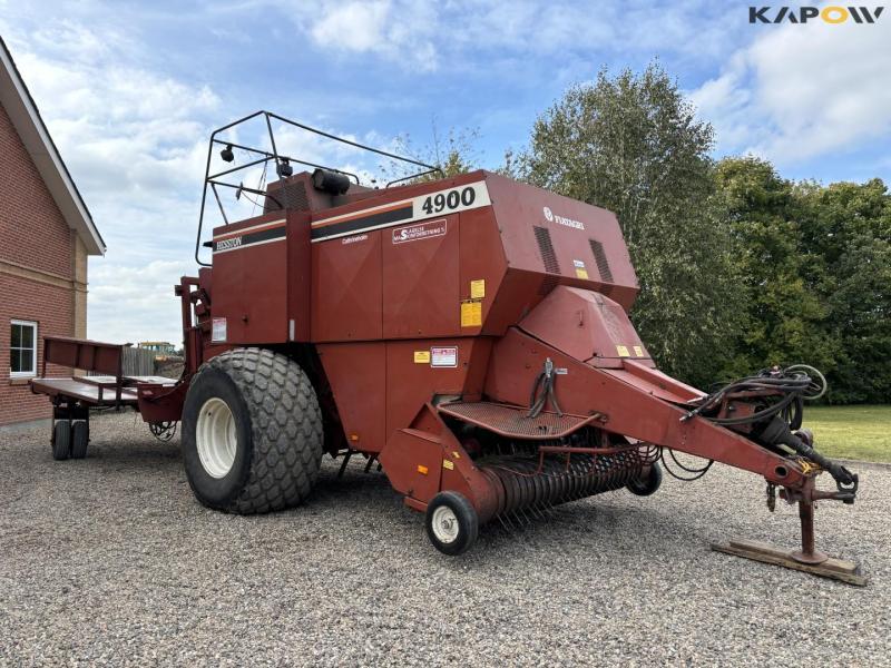 Fiatagri Hesston 4900 big square baler with bale wagon 3