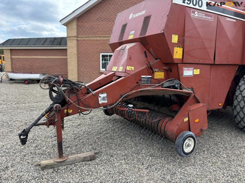 Fiatagri Hesston 4900 big square baler with bale wagon 9