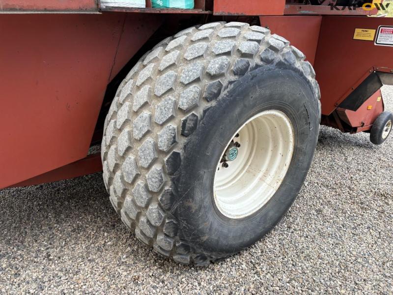 Fiatagri Hesston 4900 big square baler with bale wagon 58