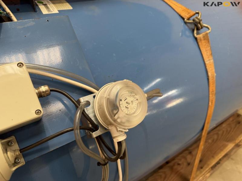 Filter system with compressed air cleaning 12