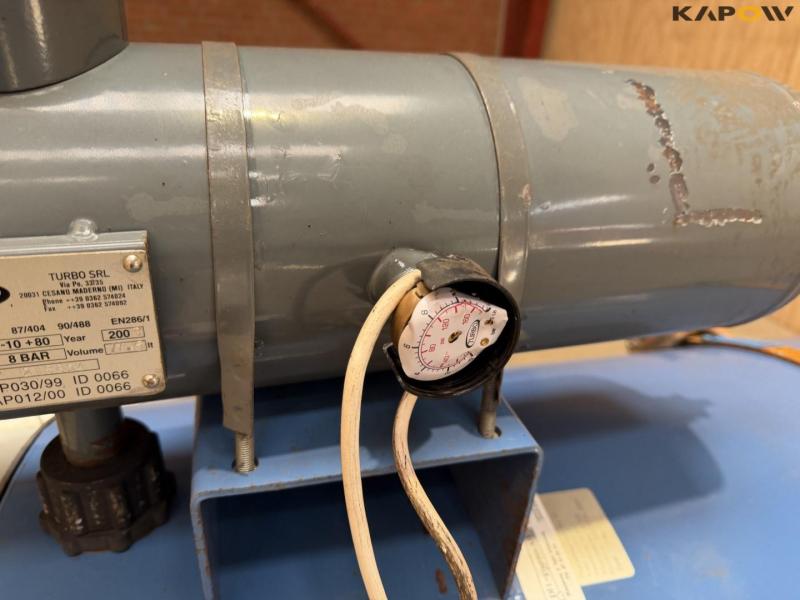 Filter system with compressed air cleaning 18