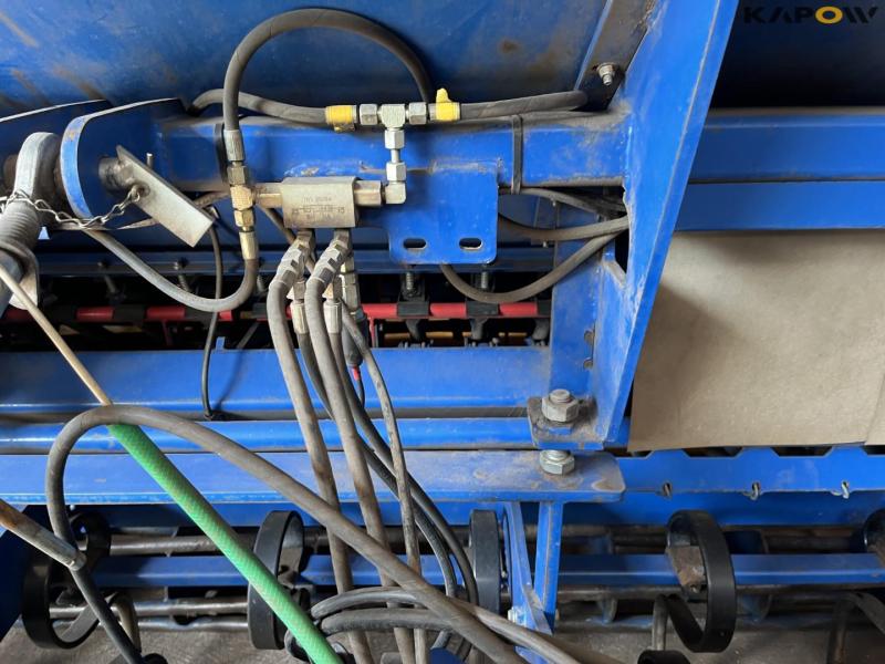 Fiona Seedcom XR VB 4 meter seed drill 13