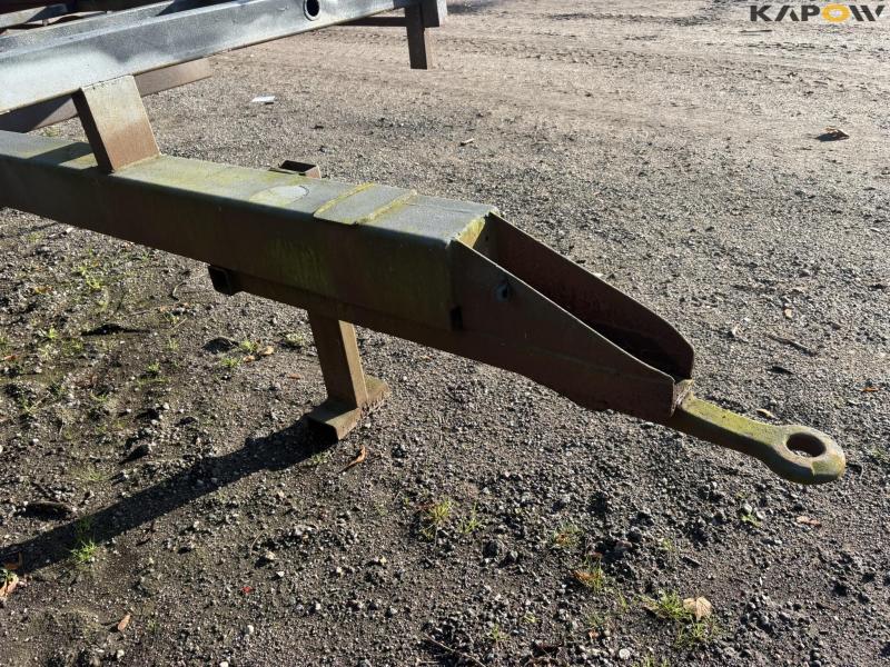 Flatbed truck 10