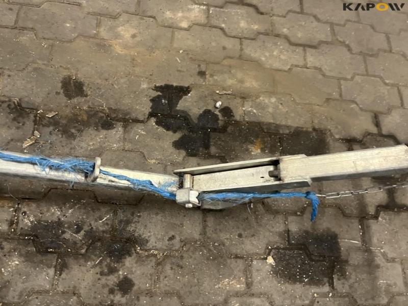 Tile lifter 10
