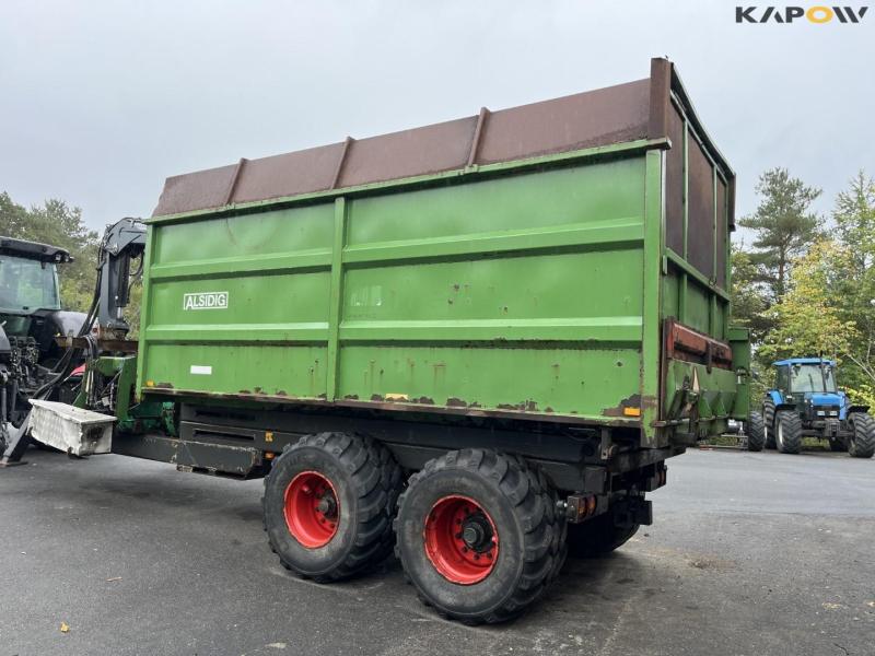Wood chipper with crane and trolley 6