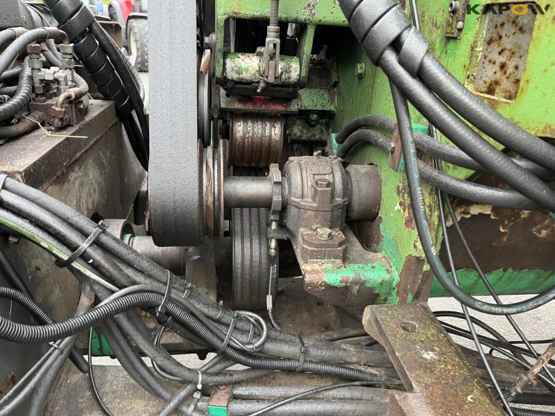 Wood chipper with crane and trolley 19