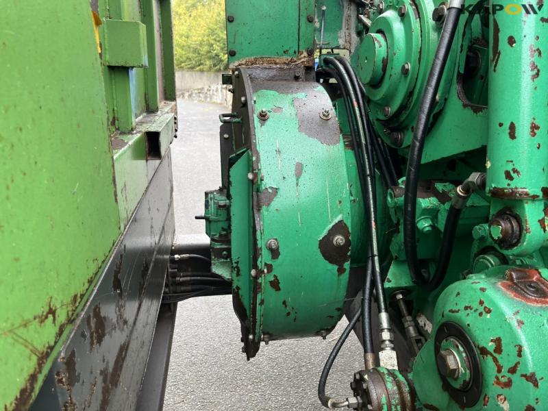 Wood chipper with crane and trolley 34