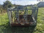 Feed fence with catch grid 4