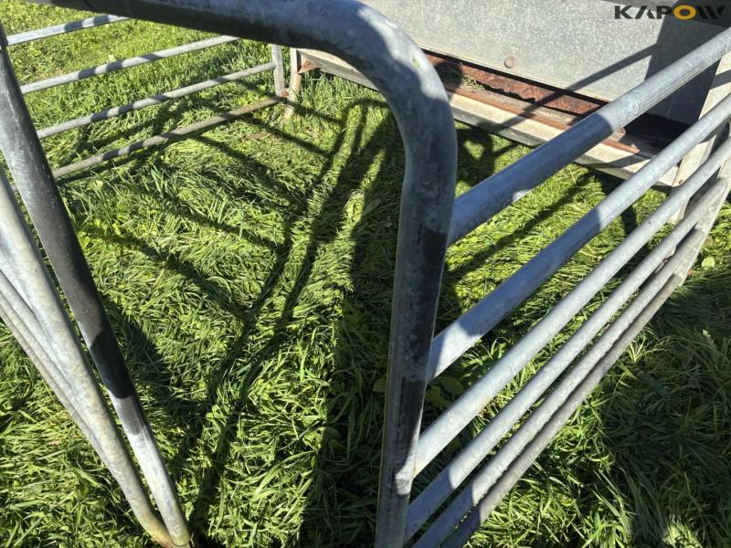 Feed fence with calf shelter 15