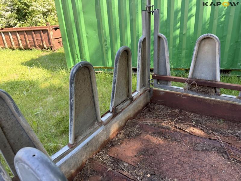 Feed fence 8
