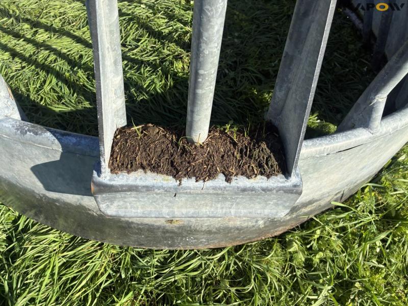 Feed fence 10