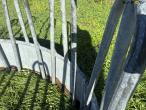 Feed fence 17
