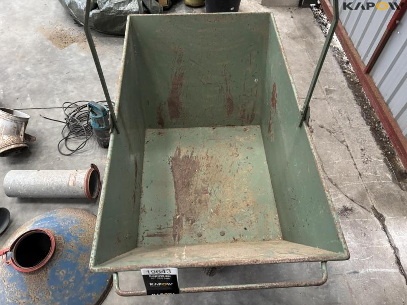 Feed trolley and grain equipment 14