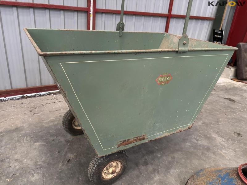 Feed trolley and grain equipment 18