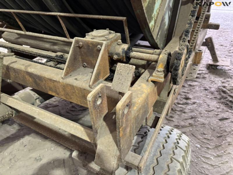 Feed hose for irrigation machine 28