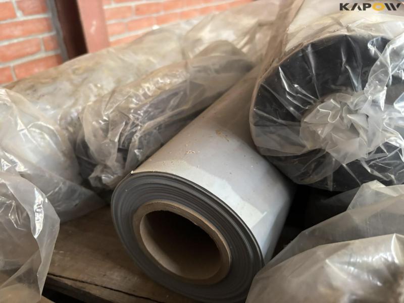 Foils and tablecloths 42