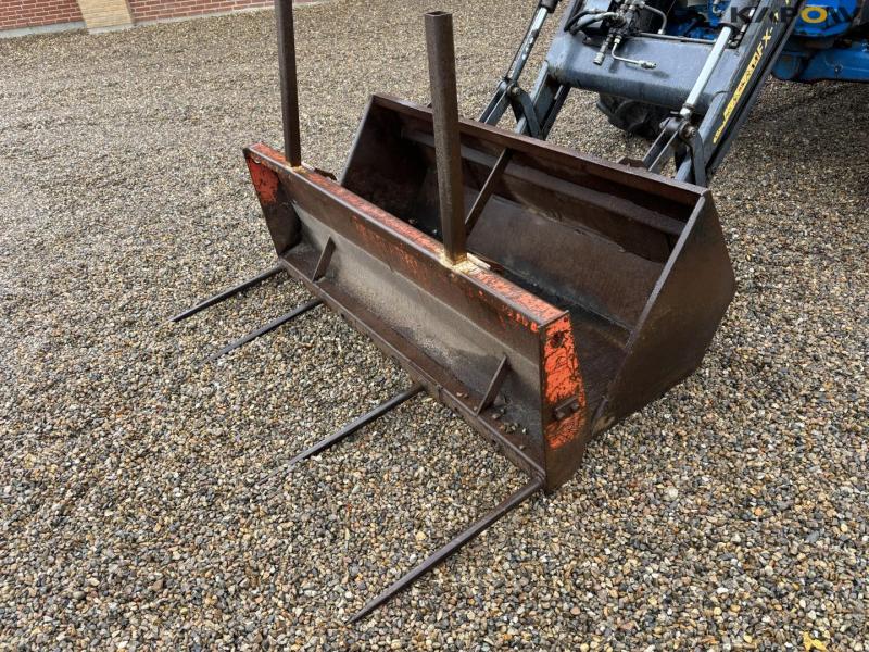 Ford 6610 tractor with front loader 80